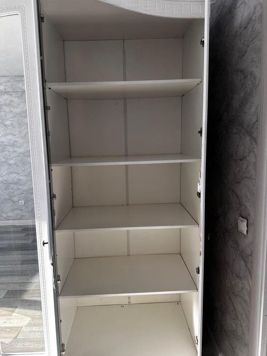 Белый шкаф, деревянный,