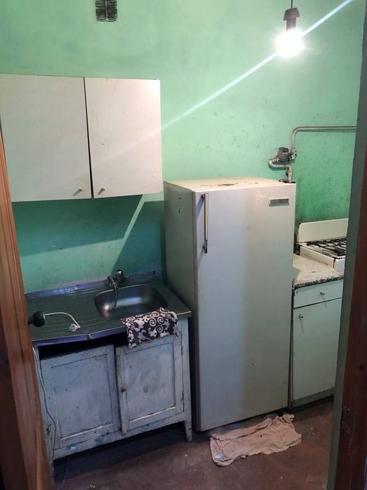 Yangi xayot metro4 oldida bir xonaliy uy sotiladi