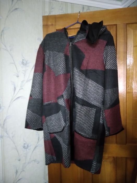 Продам осенние куртки.