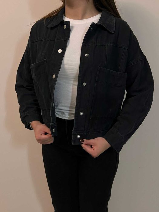 Черная джинсовая куртка (женская)