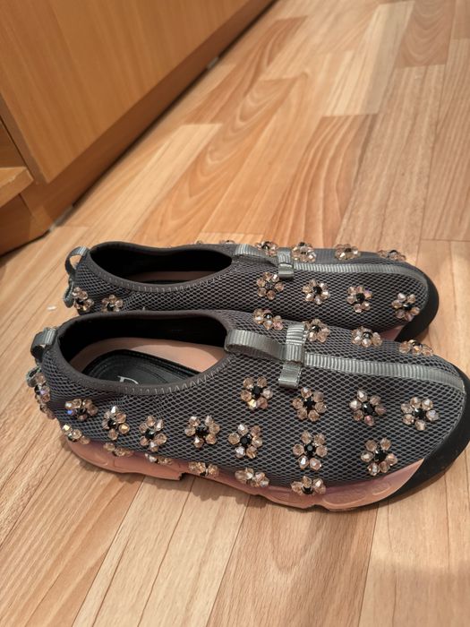 1 рет киілген аяқ-киімдер