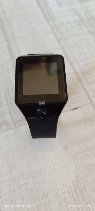 Продавам нов смарт часовник .