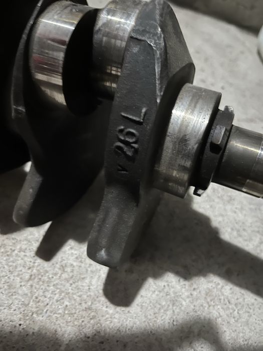 Коленвал на мотор 2.6бензин