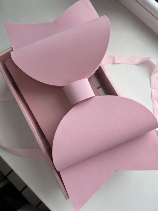 Розовая коробка с бантиком