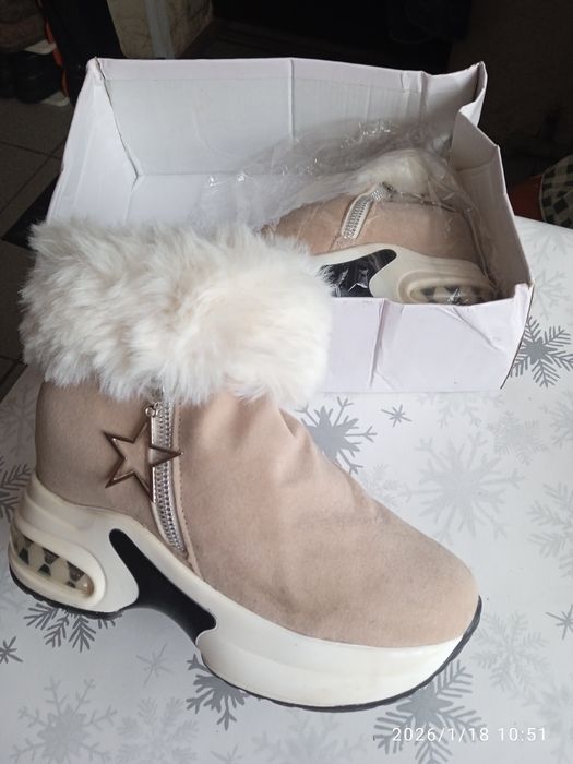 Сапожки женские.