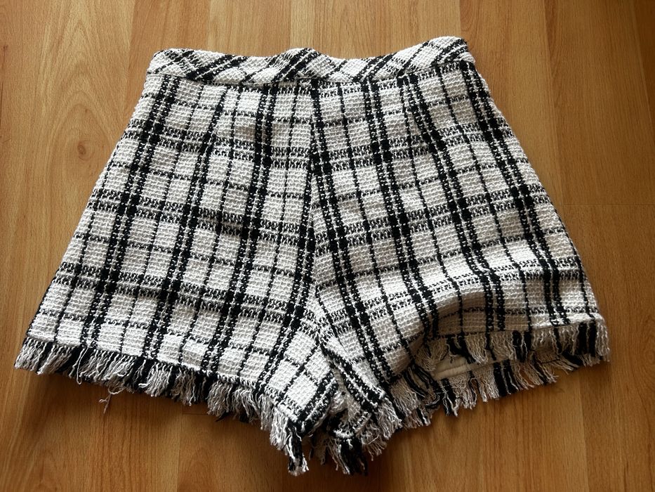 Къси гащи от букле