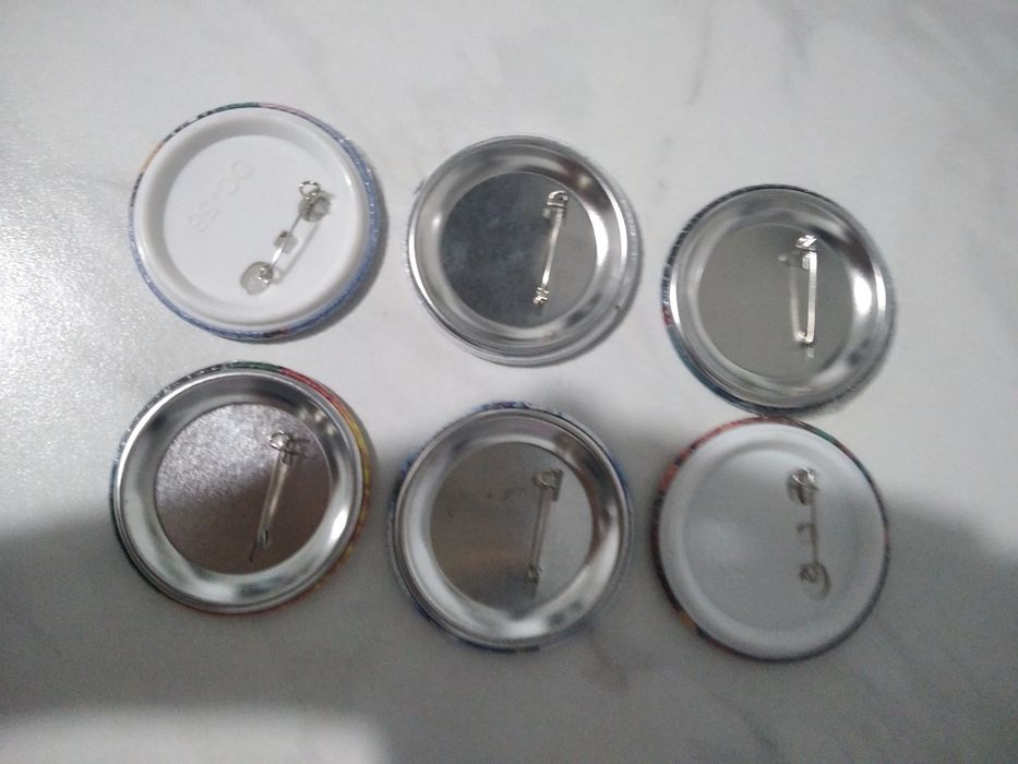 Продам Значки аниме