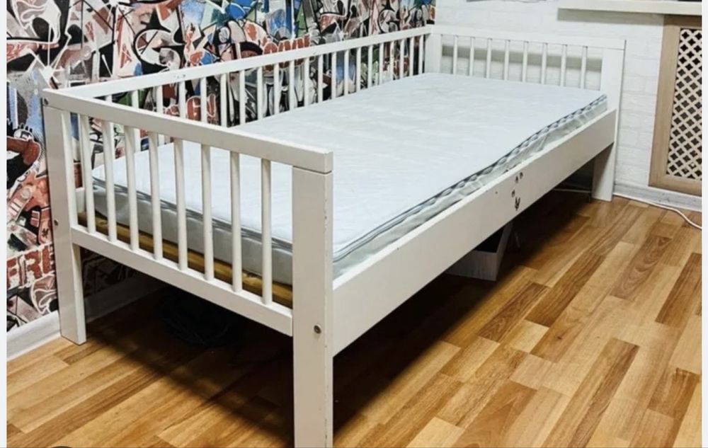 Продам детскую кровать Икеа