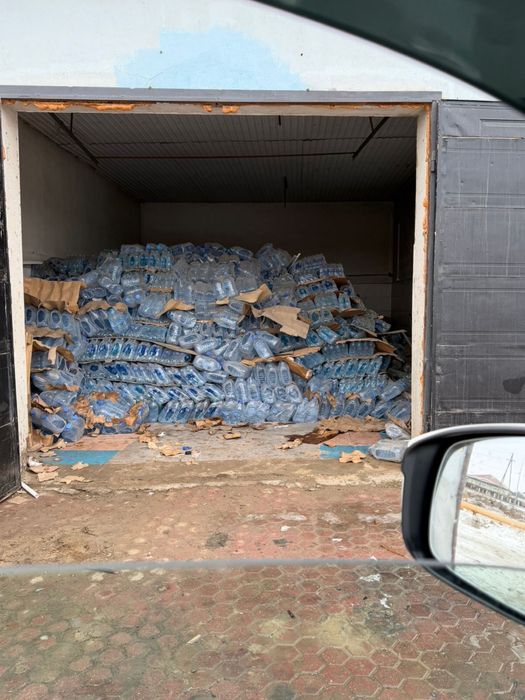 Су. Бесплатно алып кетсен болады