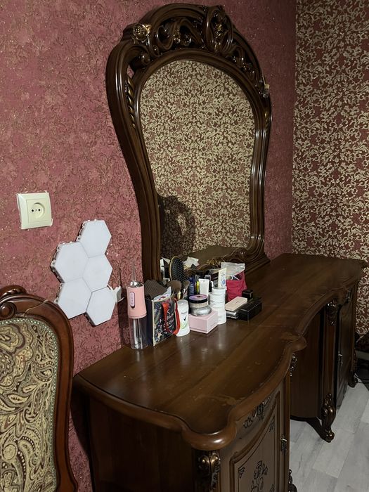 Продается спальный гарнитур