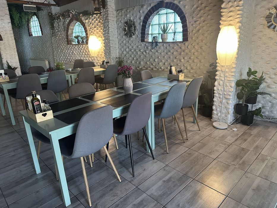 Vand mese si scaune de restaurant