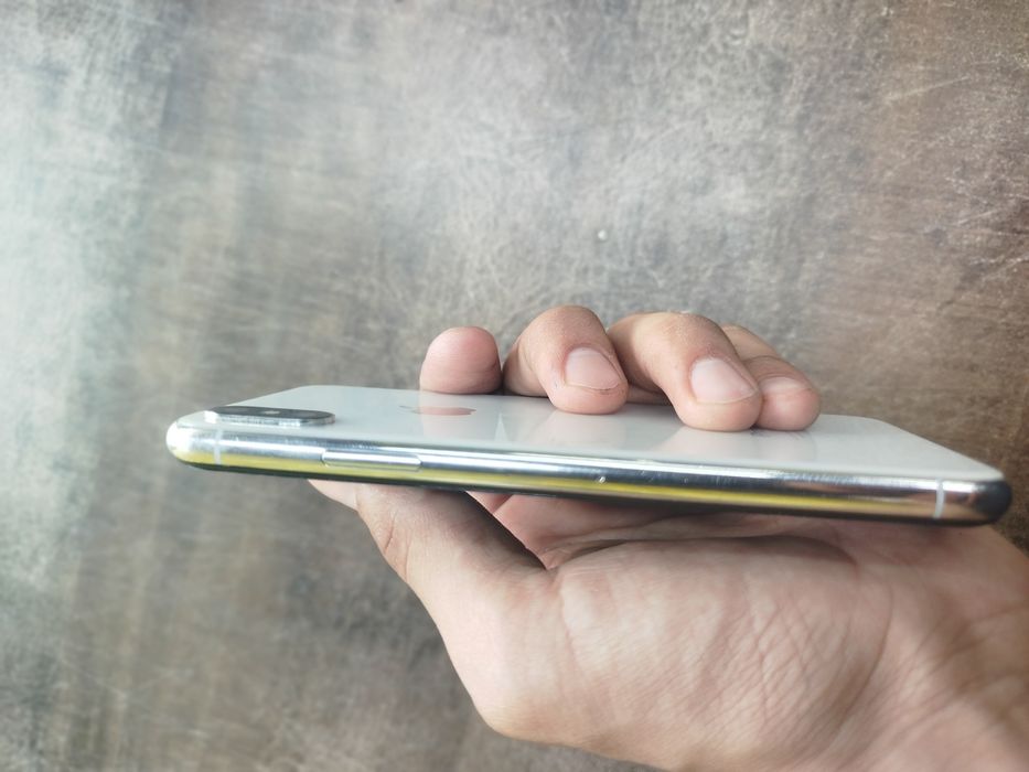 iPhone x  продам