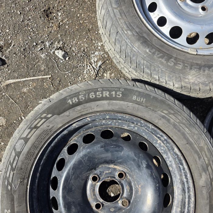 Продам две шины четыре диска