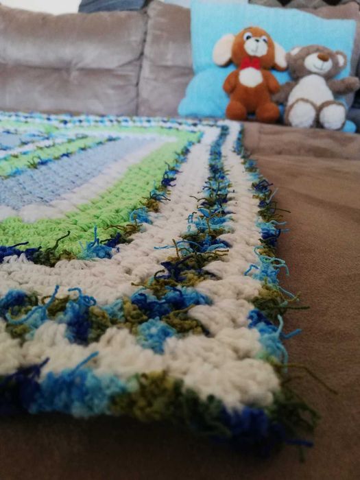 Бебешко одеало РЪЧНО плетиво НОВО с 3бр. закачалки РЪЧНА декорация