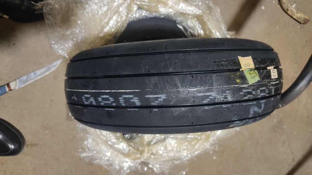 Шины для буксировщика вертолёта ВС 145