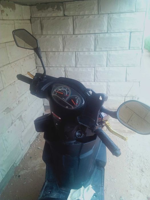 Скутер M8. Продам срочно.