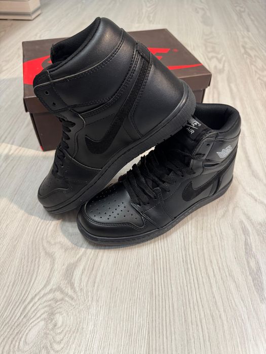 Adidasi Jordan 1 high triple black Premium