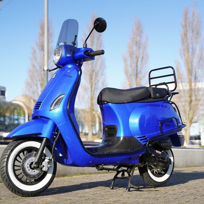 Inchiriez scuter pe termen scurt sau lung / Scooter rental