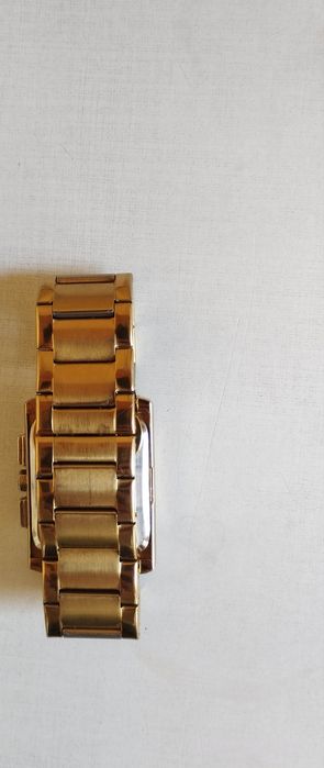 Олтин рангли электрон соат AL-SALAH  Намоз вақтлари билан