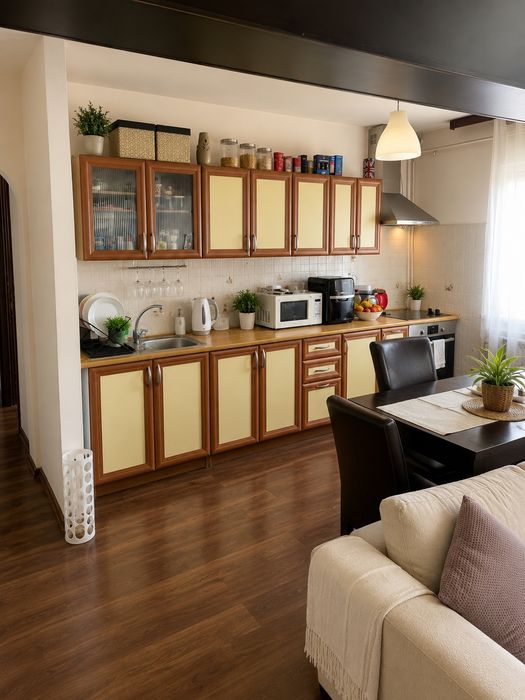 Proprietar vând apartament cu 3 camere.