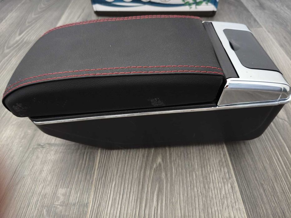 Cotiera auto universala cu 2 porturi USB,model 7H, negru, cusatura rosie , culisanta si rabatabila