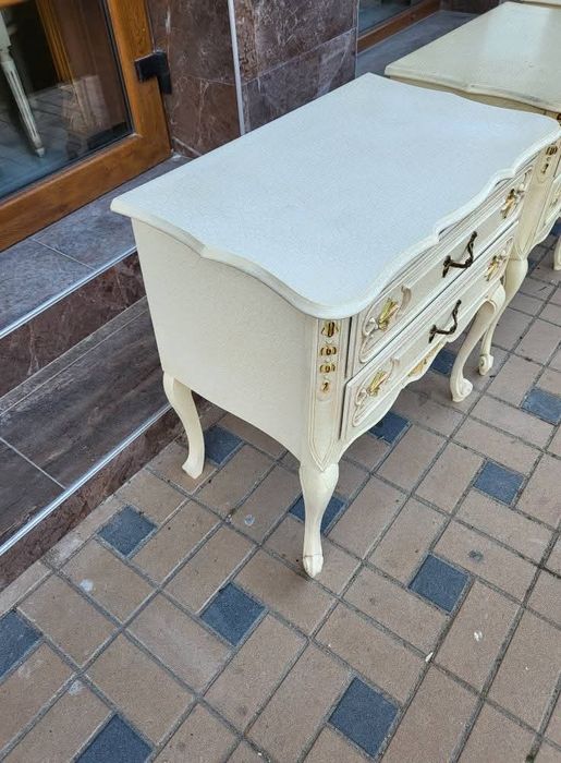 Красиви дървени винтидж шкафчета