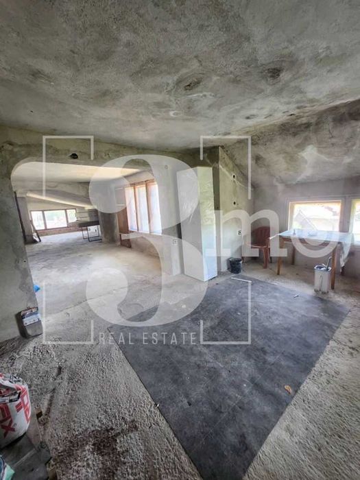 3mo“ продава два етажа от къща в живописното село Владая