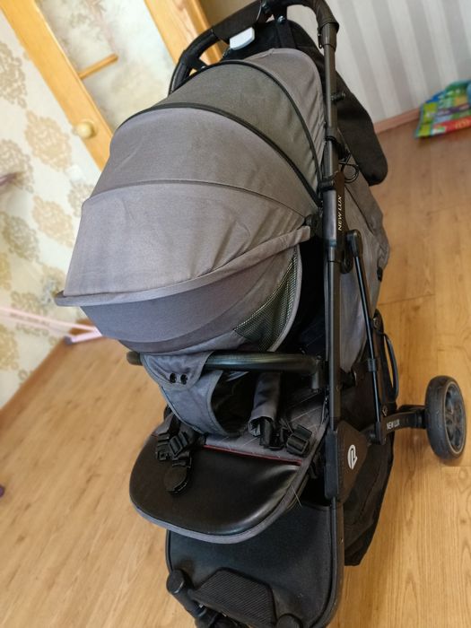 Продаётся прогулочная коляска.