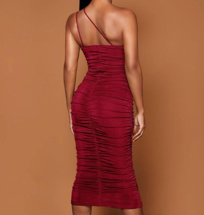 Нова червена рокля