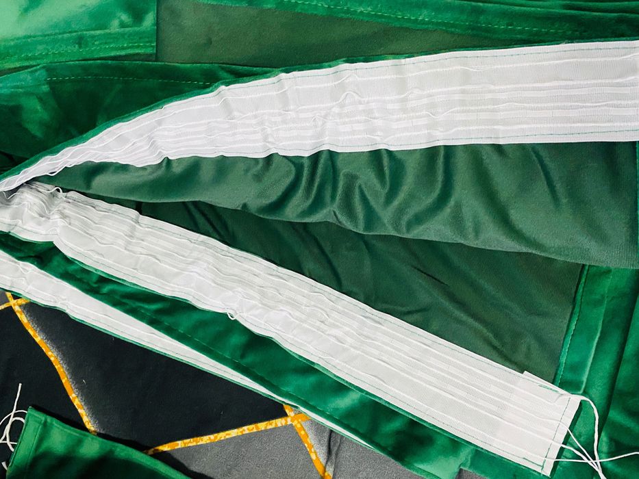 Draperii verde smarald