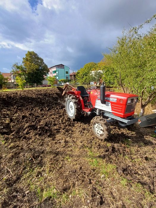 Оране и фрезоване на дворове с малък трактор