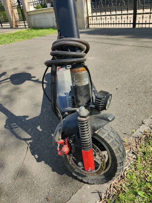 Vând trotineta electrica