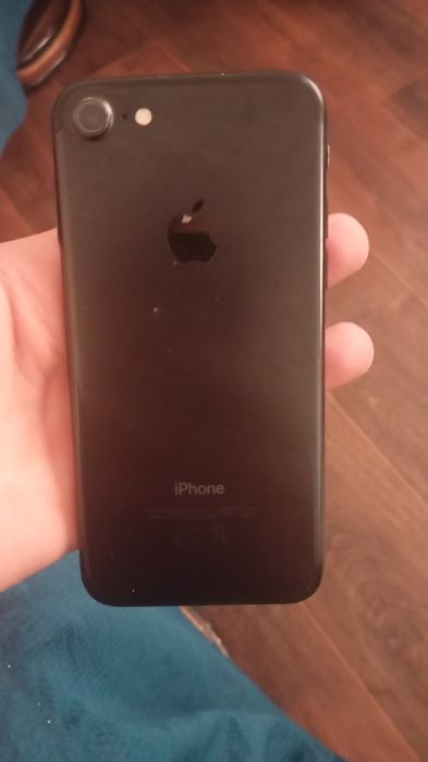 Продаю Iphone 7.