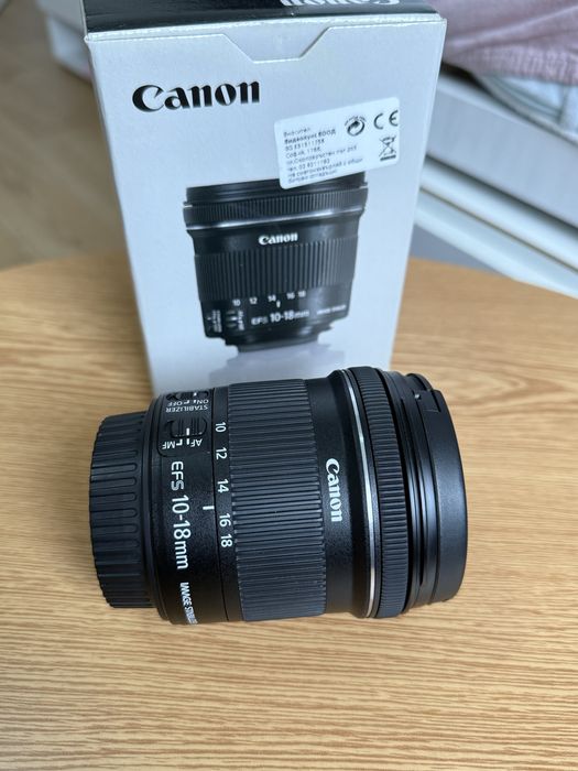 Обектив  Canon EF-S 10-18mm f / 4.5-5.6 IS STM