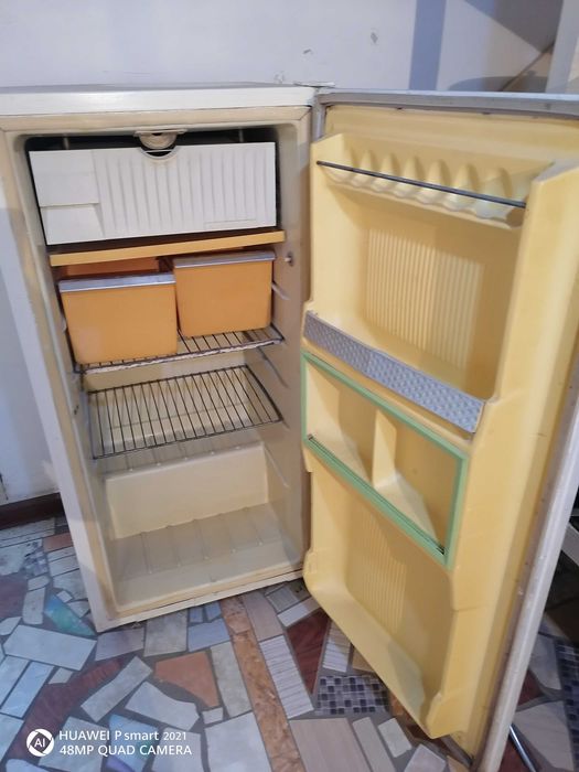 Музлаткич ишлидиган холатда эшиги узиники эмас алмашган