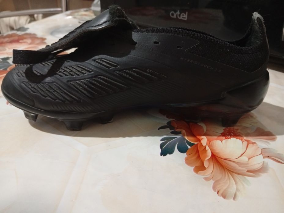 Продаю бутсыAdidas predator