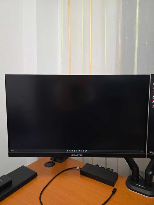 Set 2 monitoare Gigabyte M27Q 27” WQHD 170hz + stand dual StableDesk,