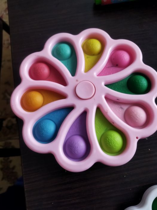 Спиннер Симпл Димпл.