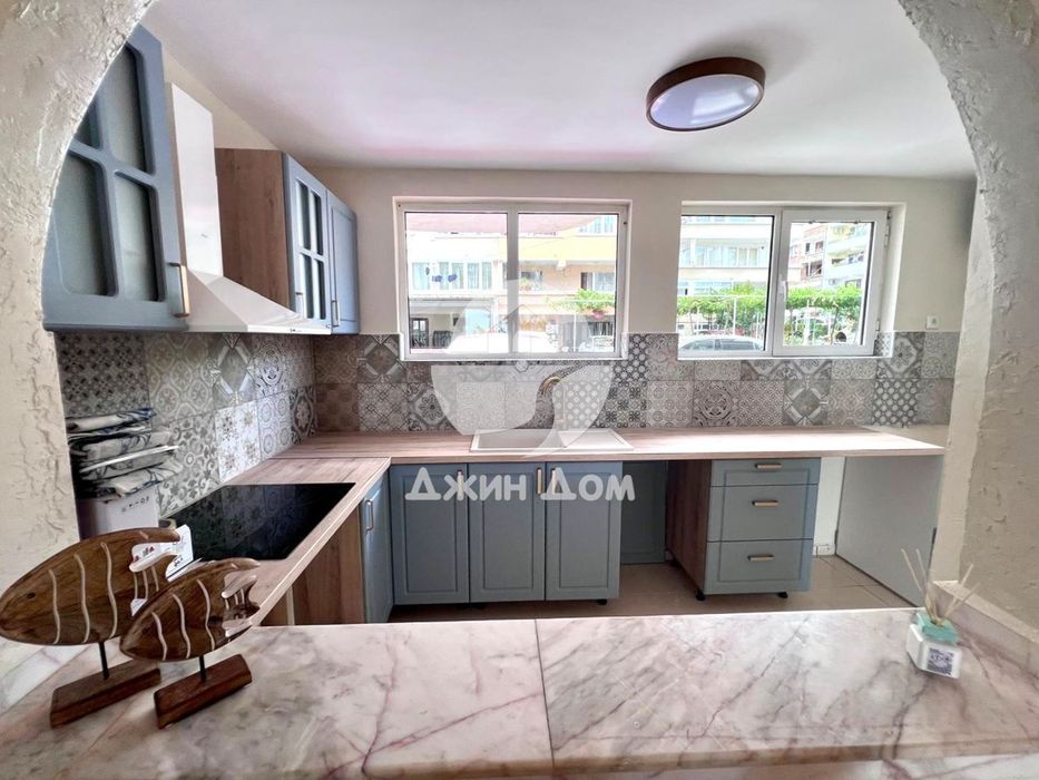 Просторен тристаен апартамент с ГЛЕДКА МОРЕ и ПАРКОМЯСТО в с. Равда