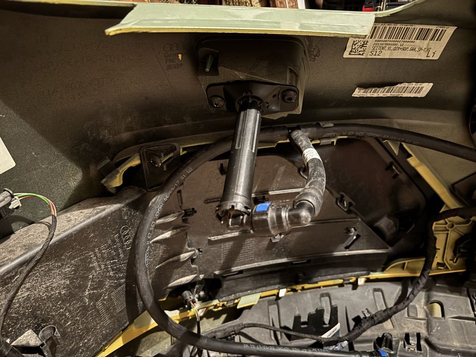 Bara fata Audi Q2 completa