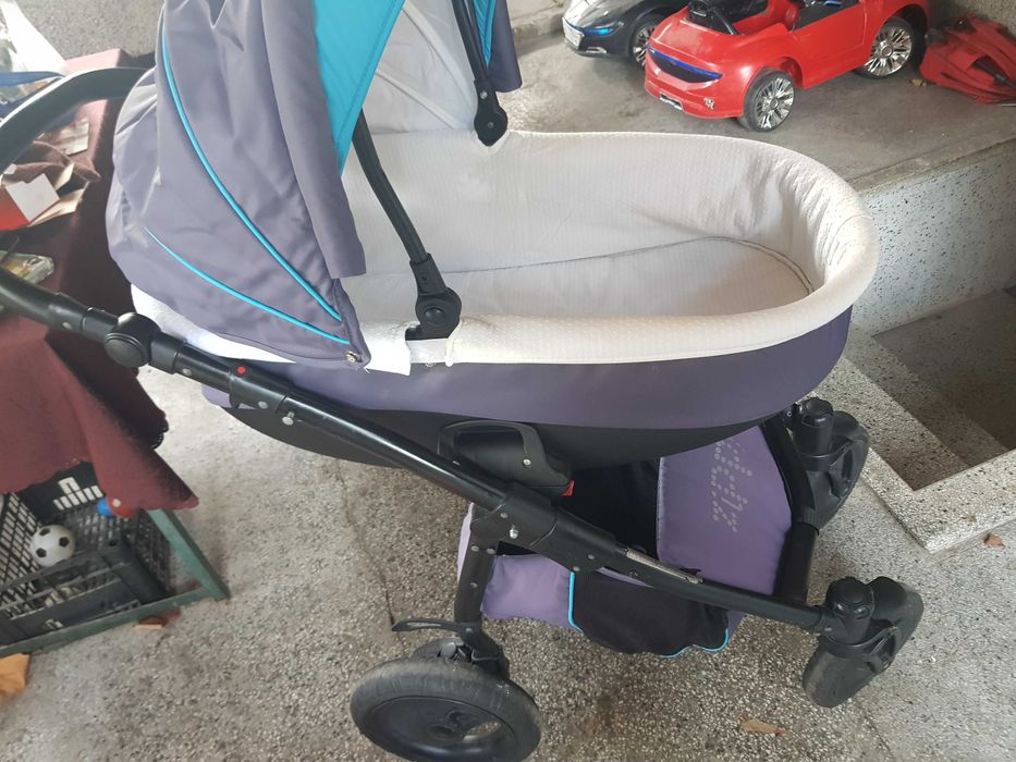 Продавам количка Zippy