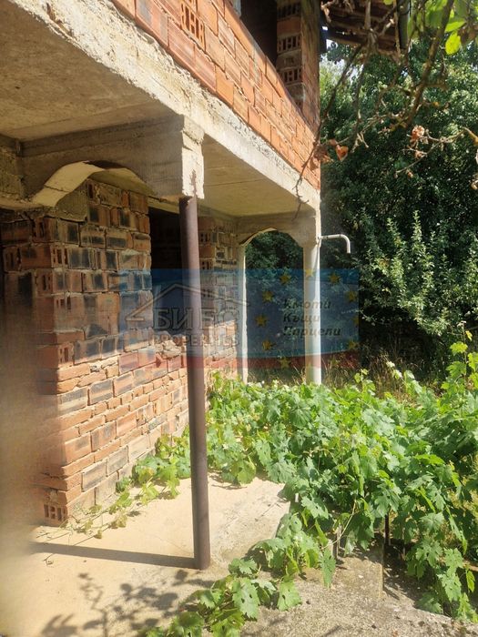 Масивна къща в село Чепино