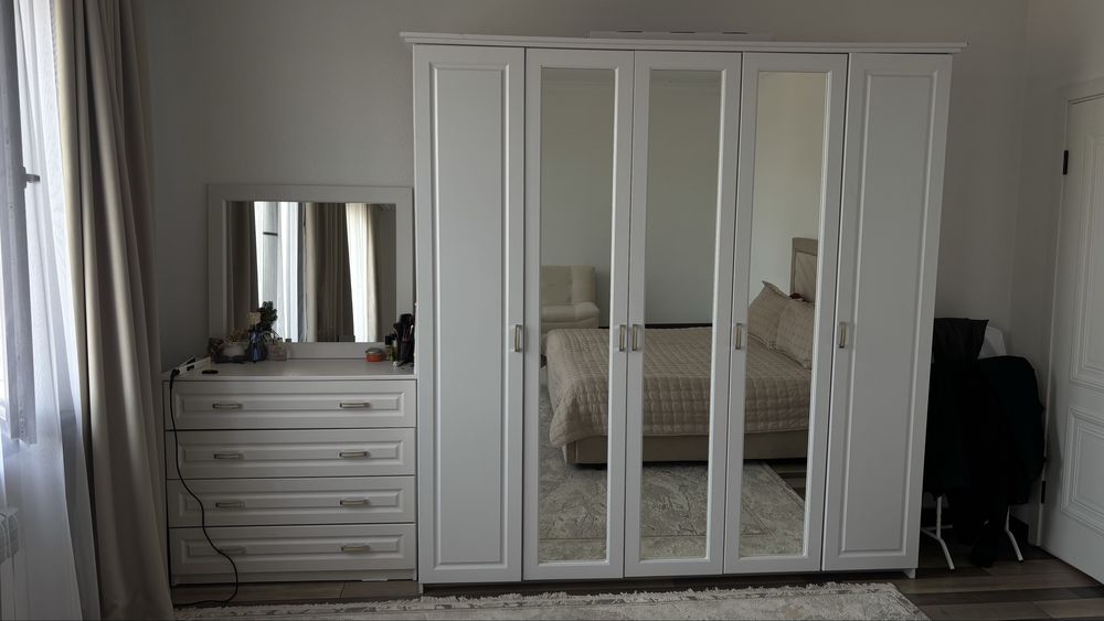 Продам спальный гарнитур