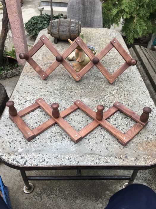 Дървени закачалки за дрехи