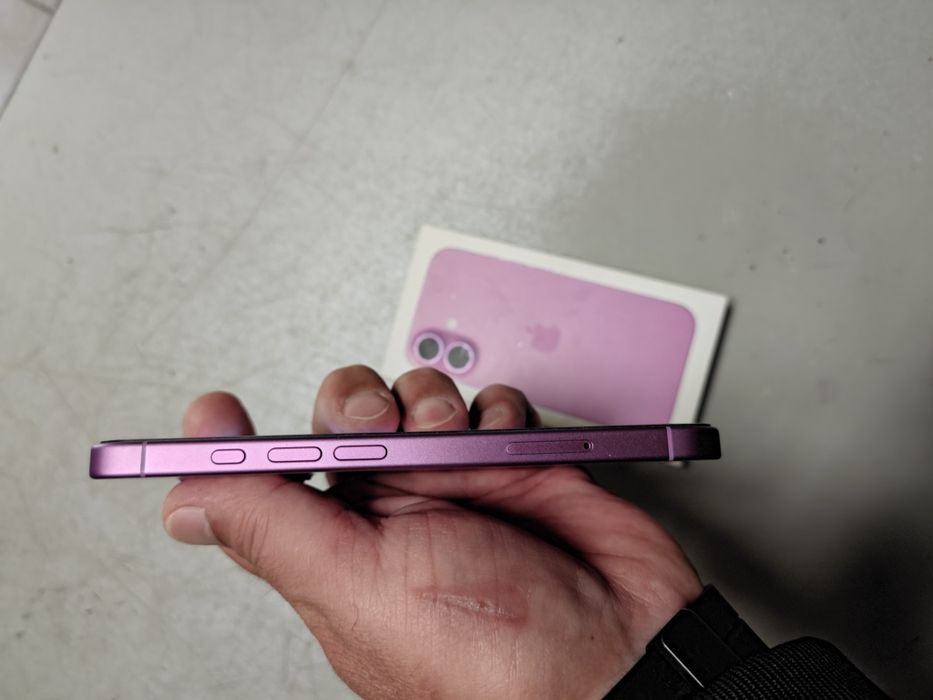 iPhone 16 256GB.