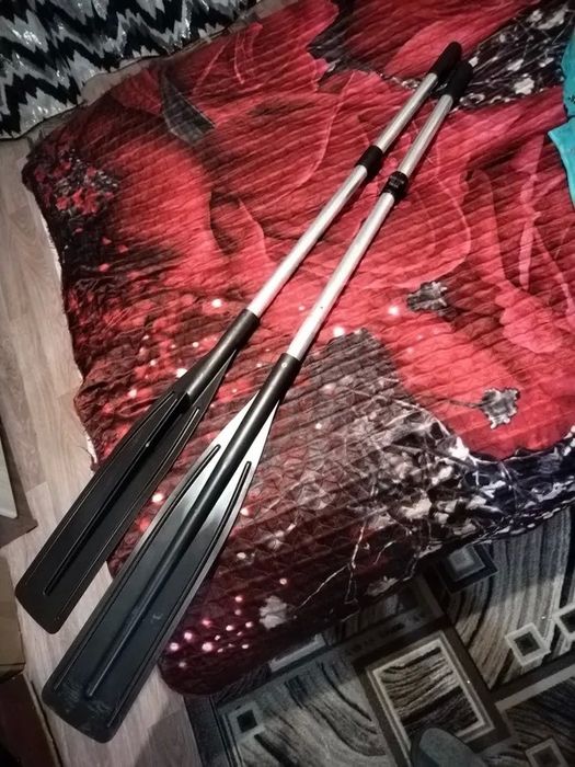 Весла для лодки.