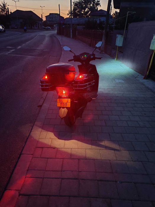 Scuter electric viteza 25 km\h - 45 km\h