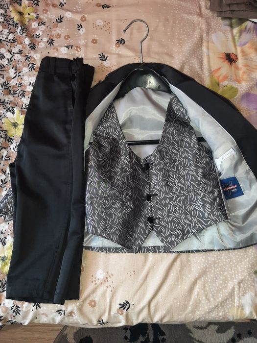 Pantofi mărimea 38.Costumas băiețel 3 ani