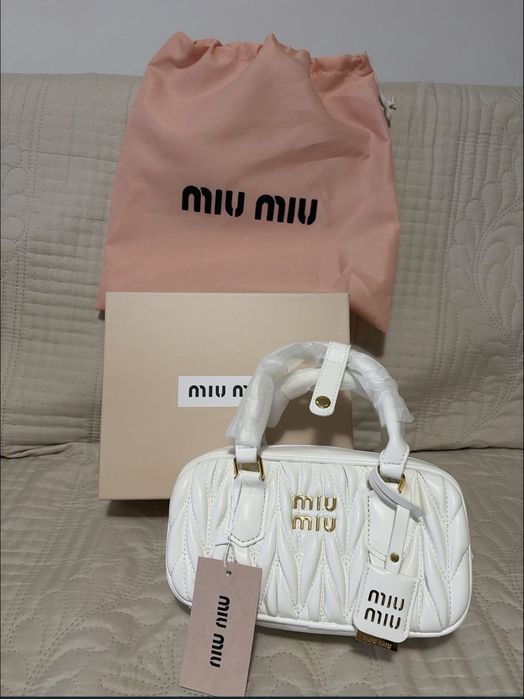 Geanta Miu Miu Alba + Accesorii