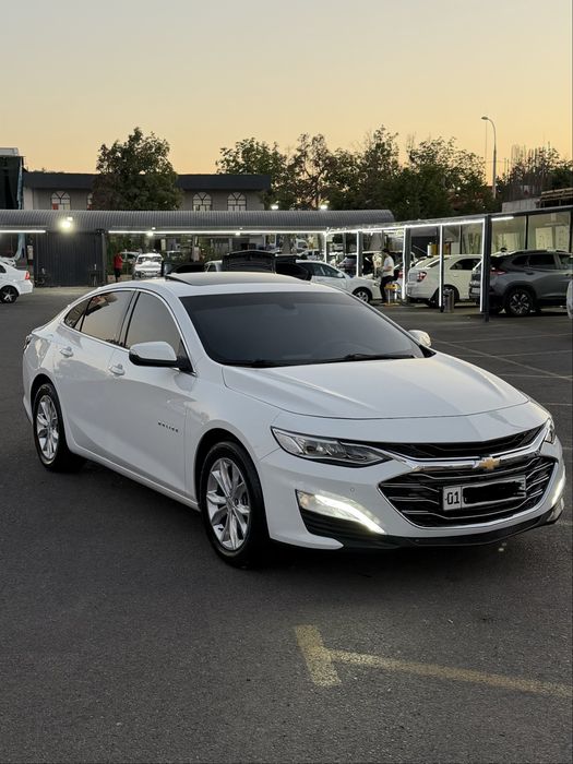 Malibu 2.4 sotiladi Rangi oq